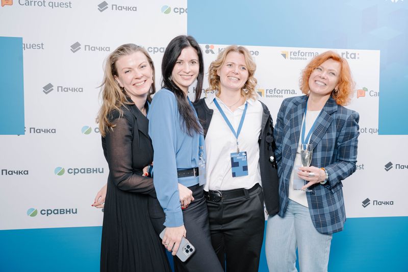 Гости премии у пресс-волла партнеров